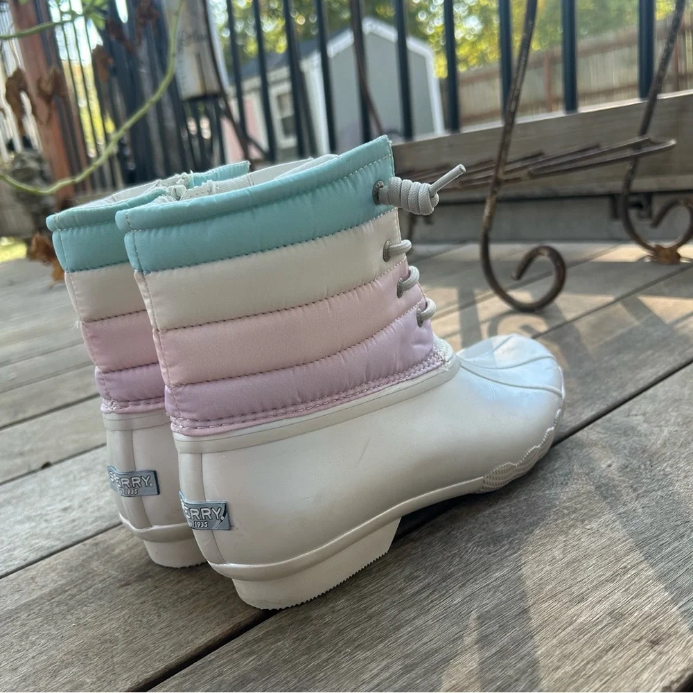 Sperry Topsider Saltwater Water Resistant Ankle Zip Up Boot Unicorn Pink size 6